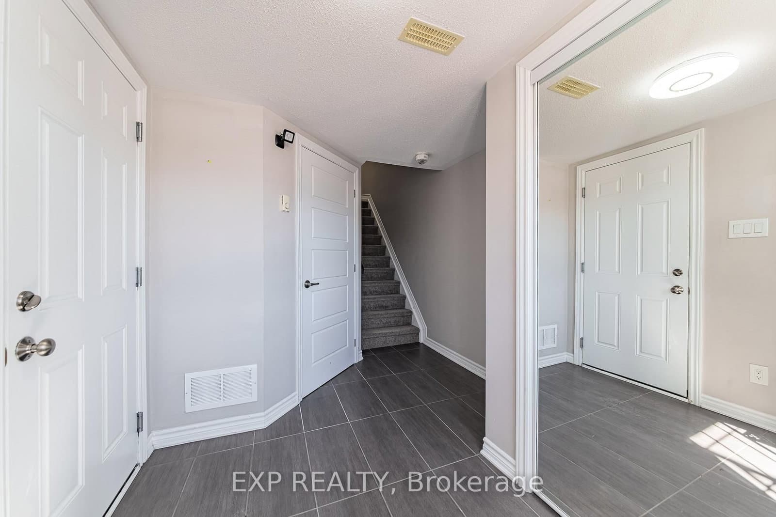 523 Ensatina Crescent, Ottawa, ON — photo 3