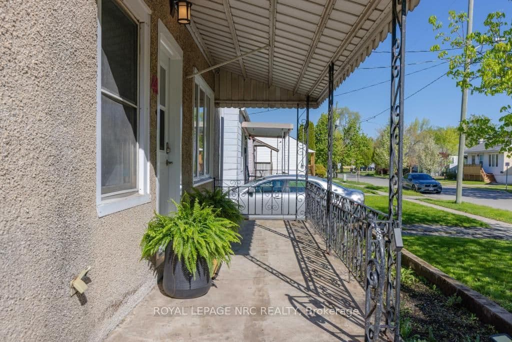 41 Plymouth Avenue, St. Catharines, ON — photo 3
