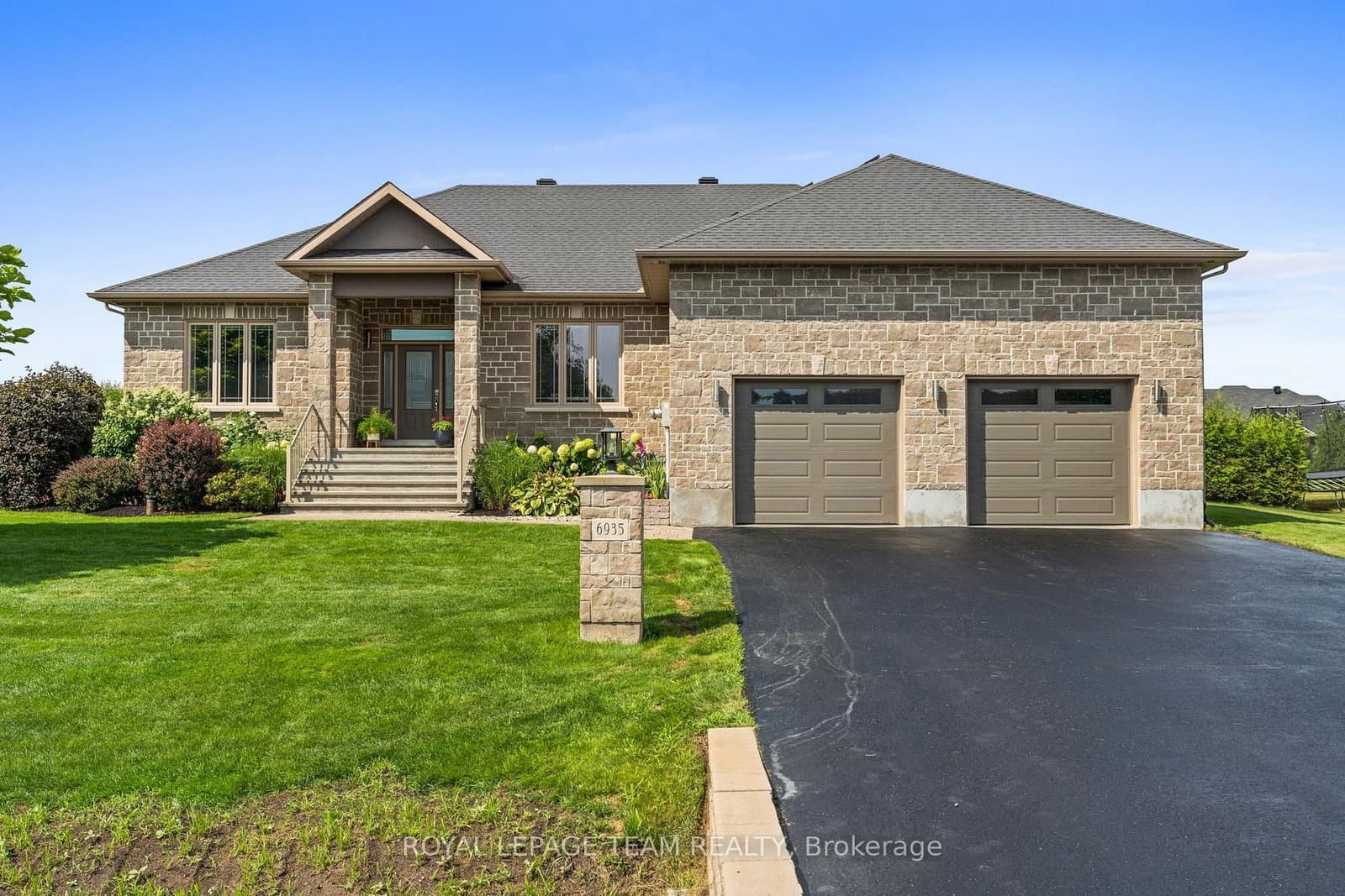 6935 Still Meadow Way, Ottawa, ON