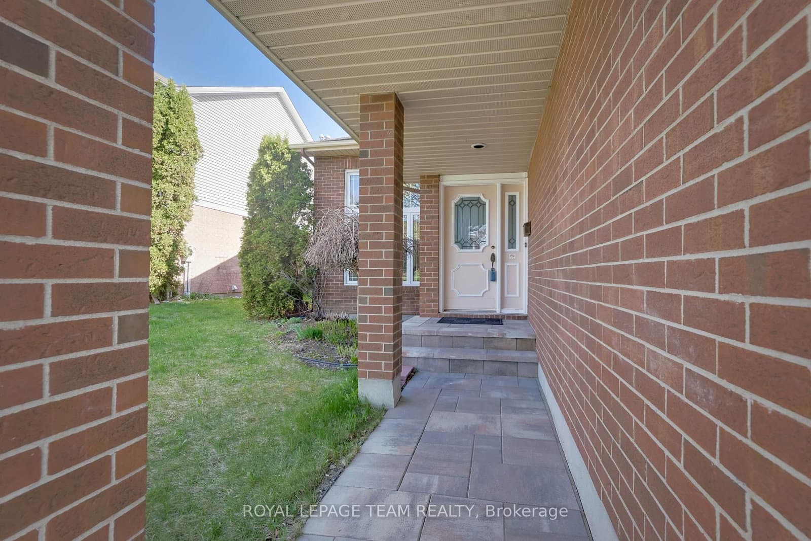 8 Saddlebrook Street, Ottawa, ON — photo 2