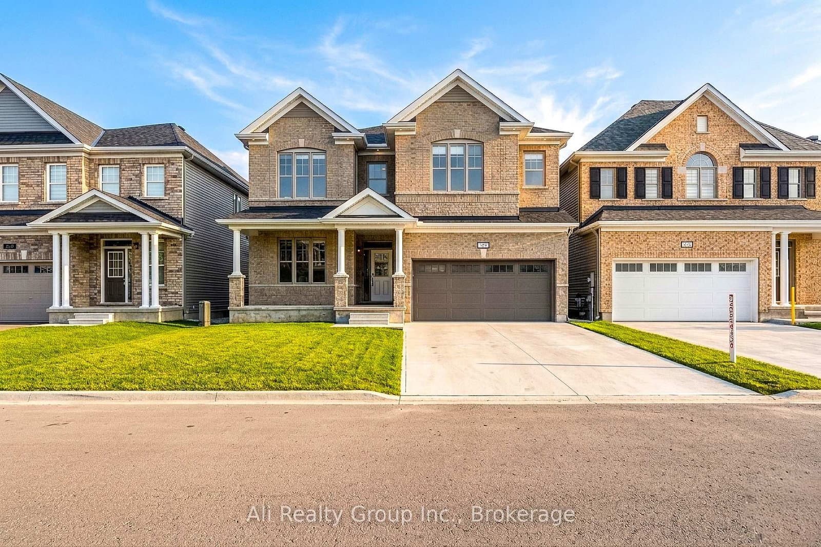 38 Mudminnow Crescent, Ottawa, ON