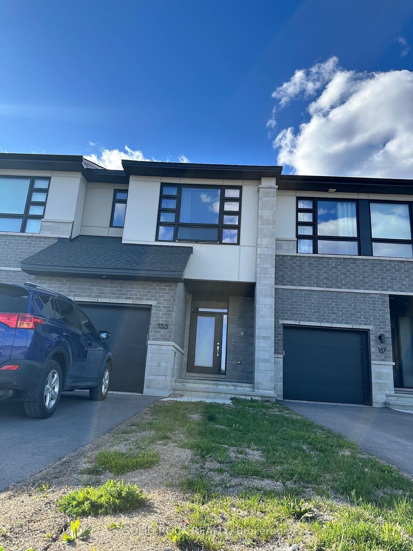 135 ROCKMELON Street, Ottawa, ON