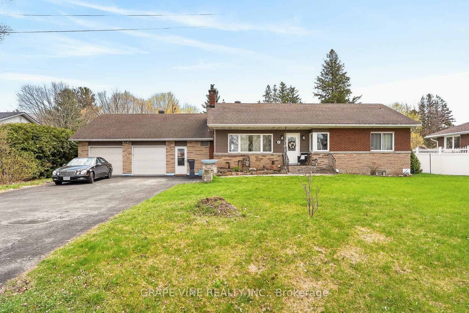 46 Macfarlane Road, Ottawa, ON — photo 2