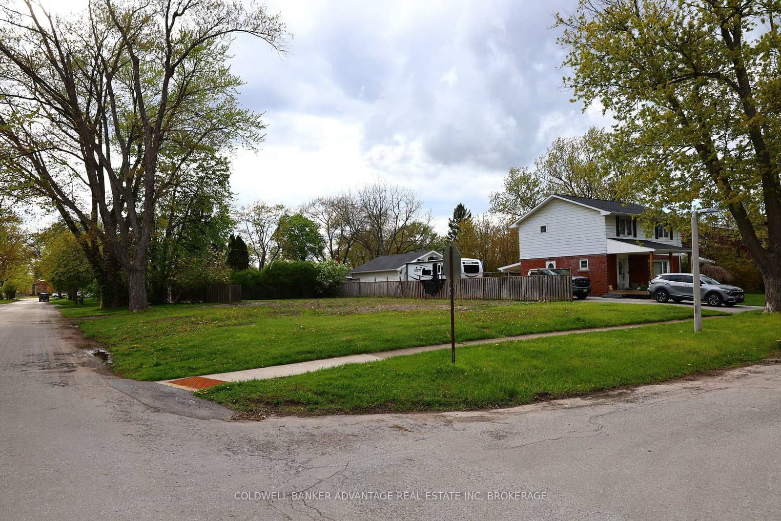 74 Summit Avenue, Welland, ON — photo 2