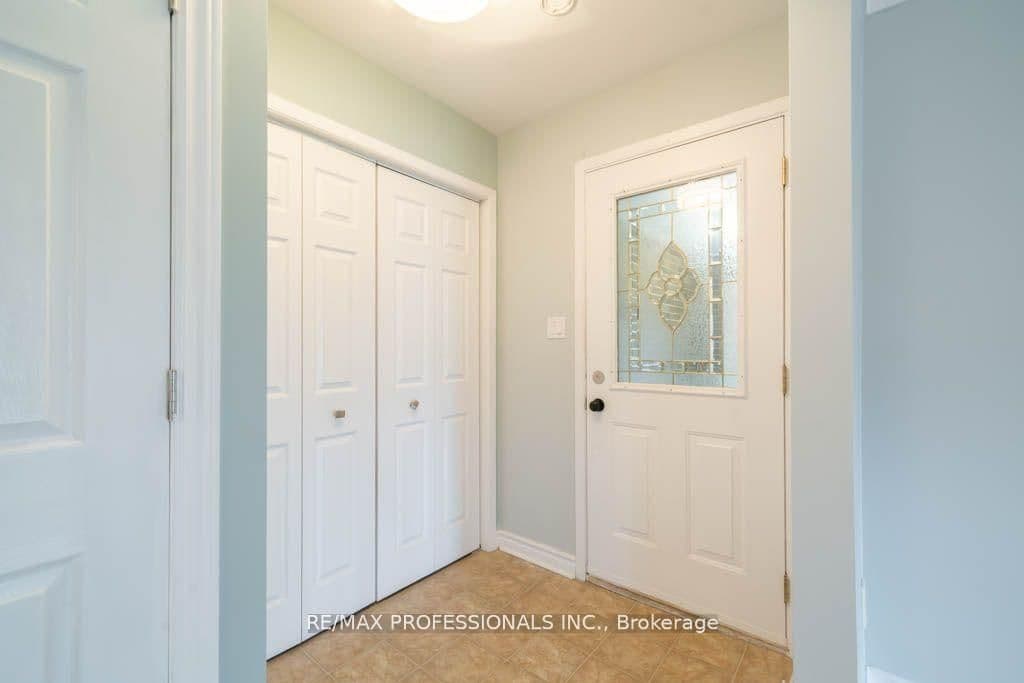 Upper - 13 Baraniuk Street, St. Catharines, ON — photo 2