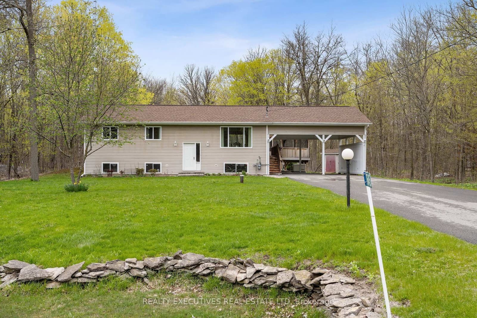 7645 Lawrence Street, Vernon, ON