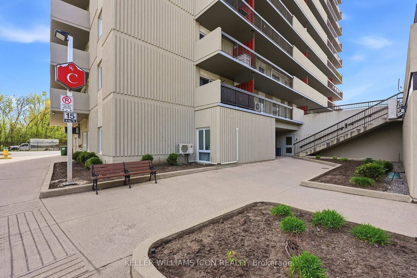 1607 - 158C Mcarthur Avenue, Ottawa, ON — photo 2