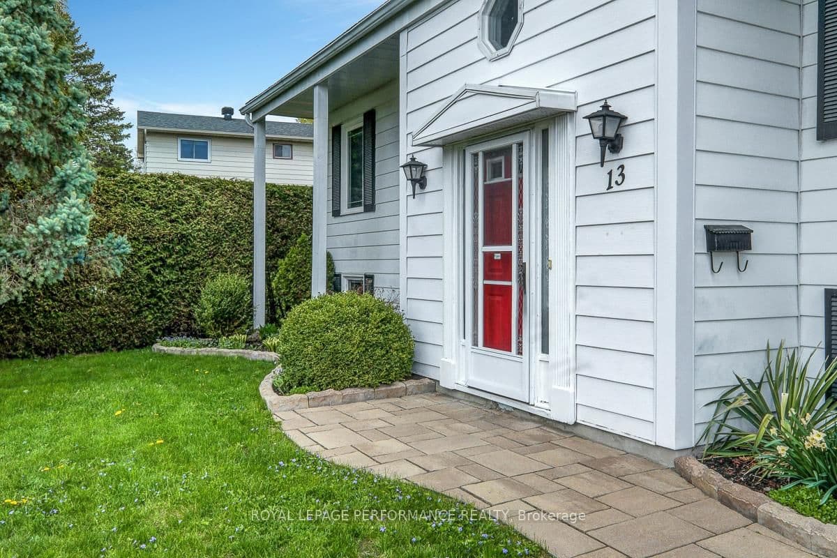 13 Mcmurdo Court, Ottawa, ON — photo 2