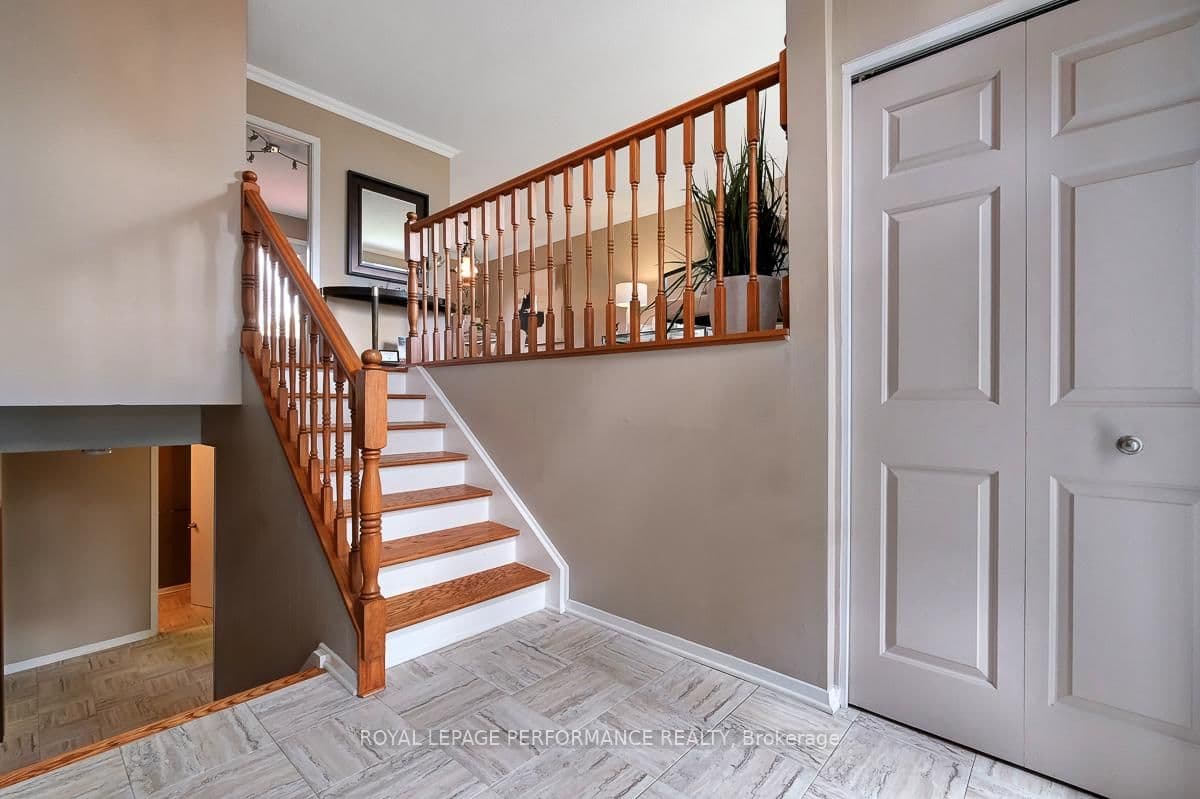 13 Mcmurdo Court, Ottawa, ON — photo 3