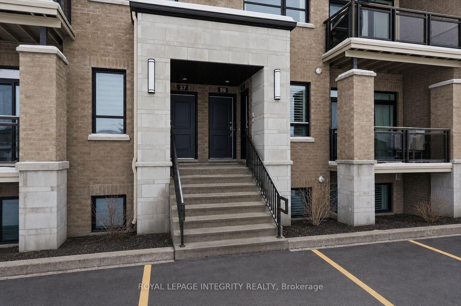 41 Carabiner Private, Ottawa, ON — photo 2