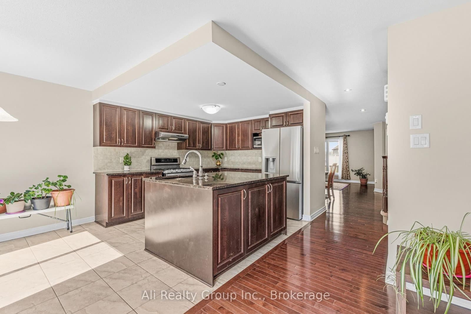 400 Nestleton Street, Ottawa, ON — photo 2