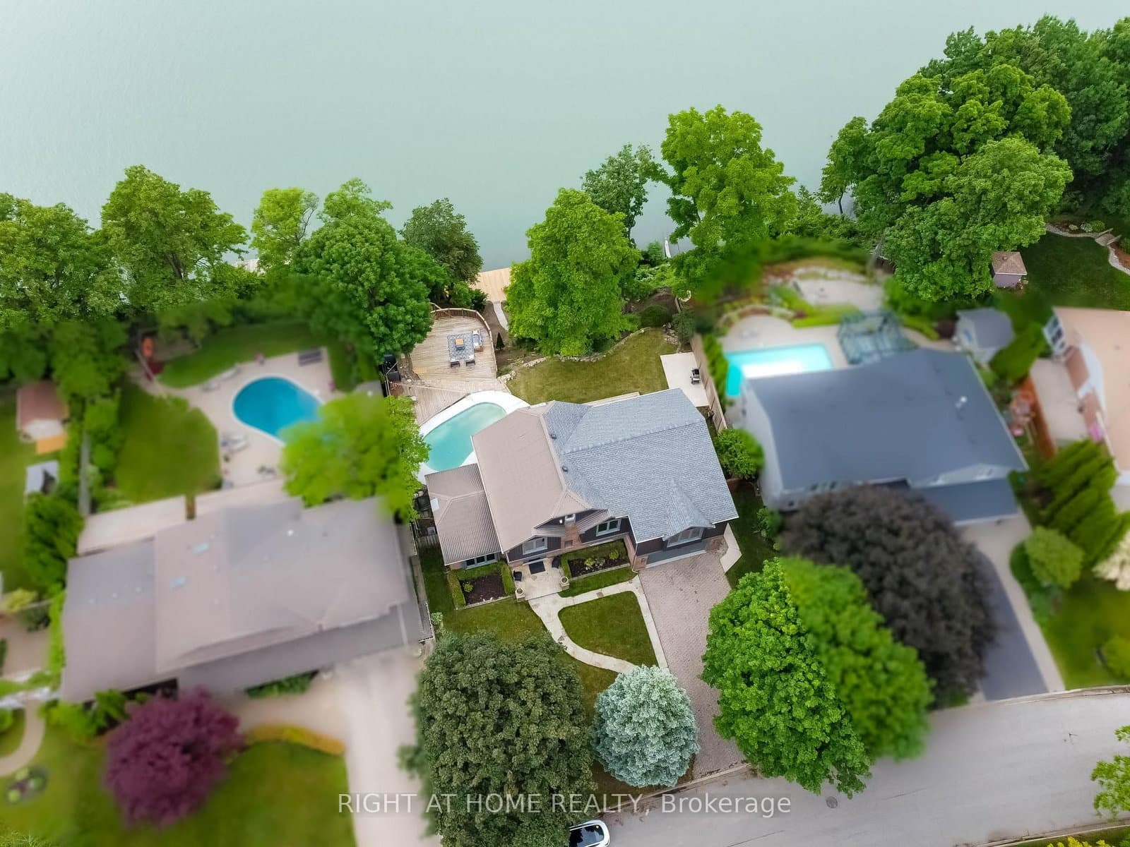 44 Royal Henley Boulevard, St. Catharines, ON — photo 2