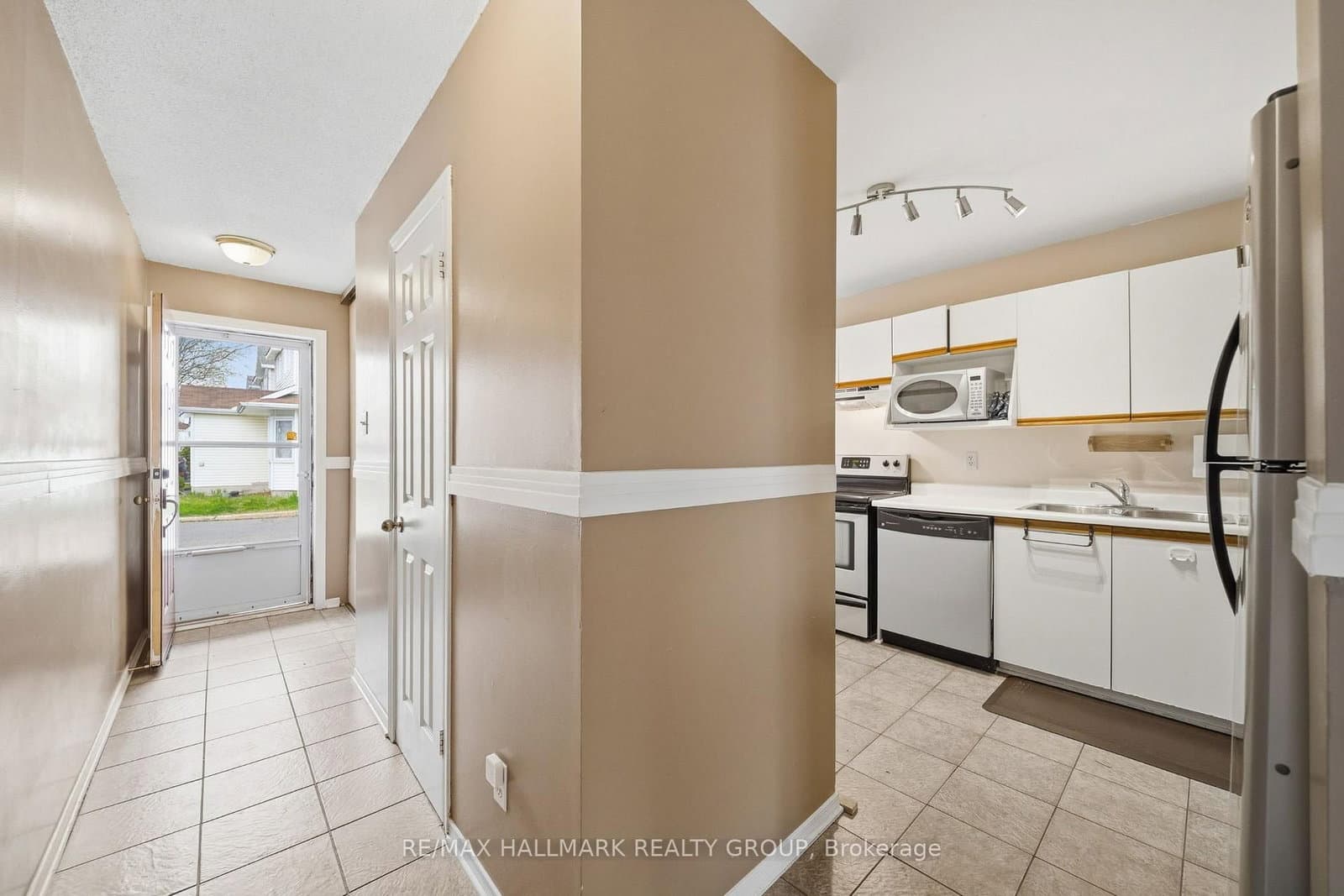 33 - 3004 Victoria Heights Crescent, Ottawa, ON — photo 3