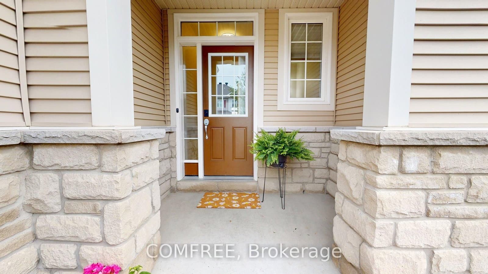 149 Lochnaw Private, Ottawa, ON — photo 2