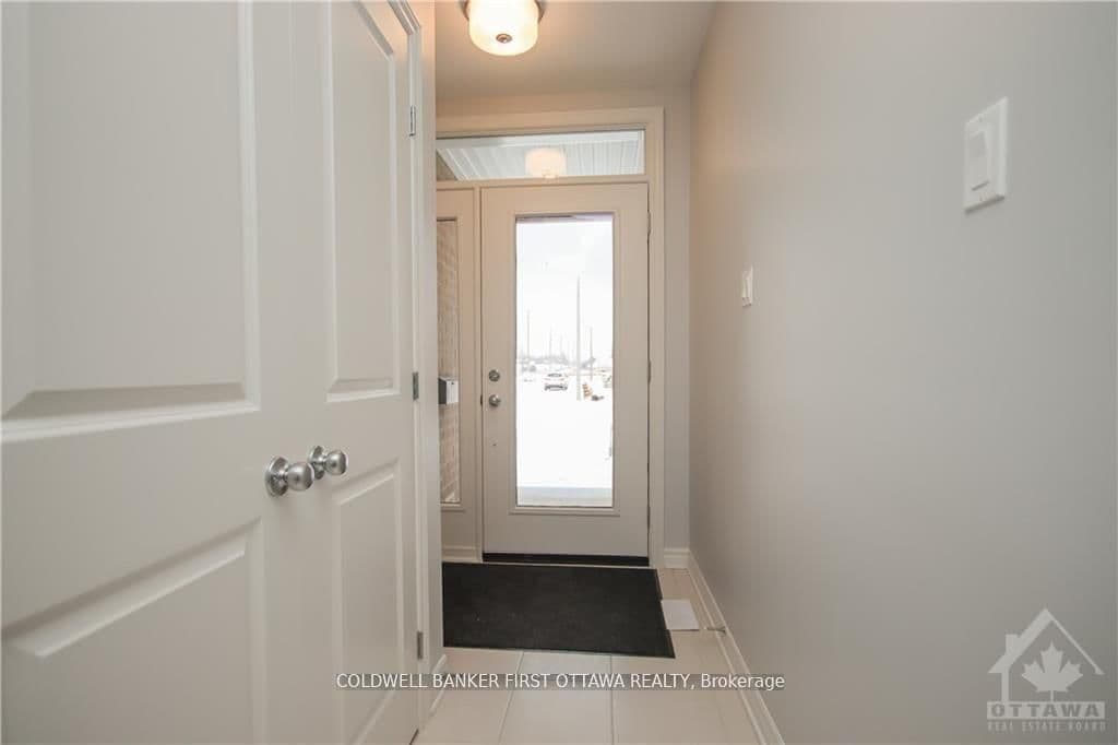 144 ANGELONIA Crescent, Ottawa, ON — photo 3