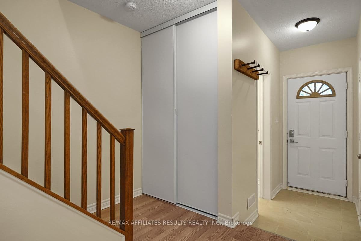 31 Ipswich Terrace, Ottawa, ON — photo 3