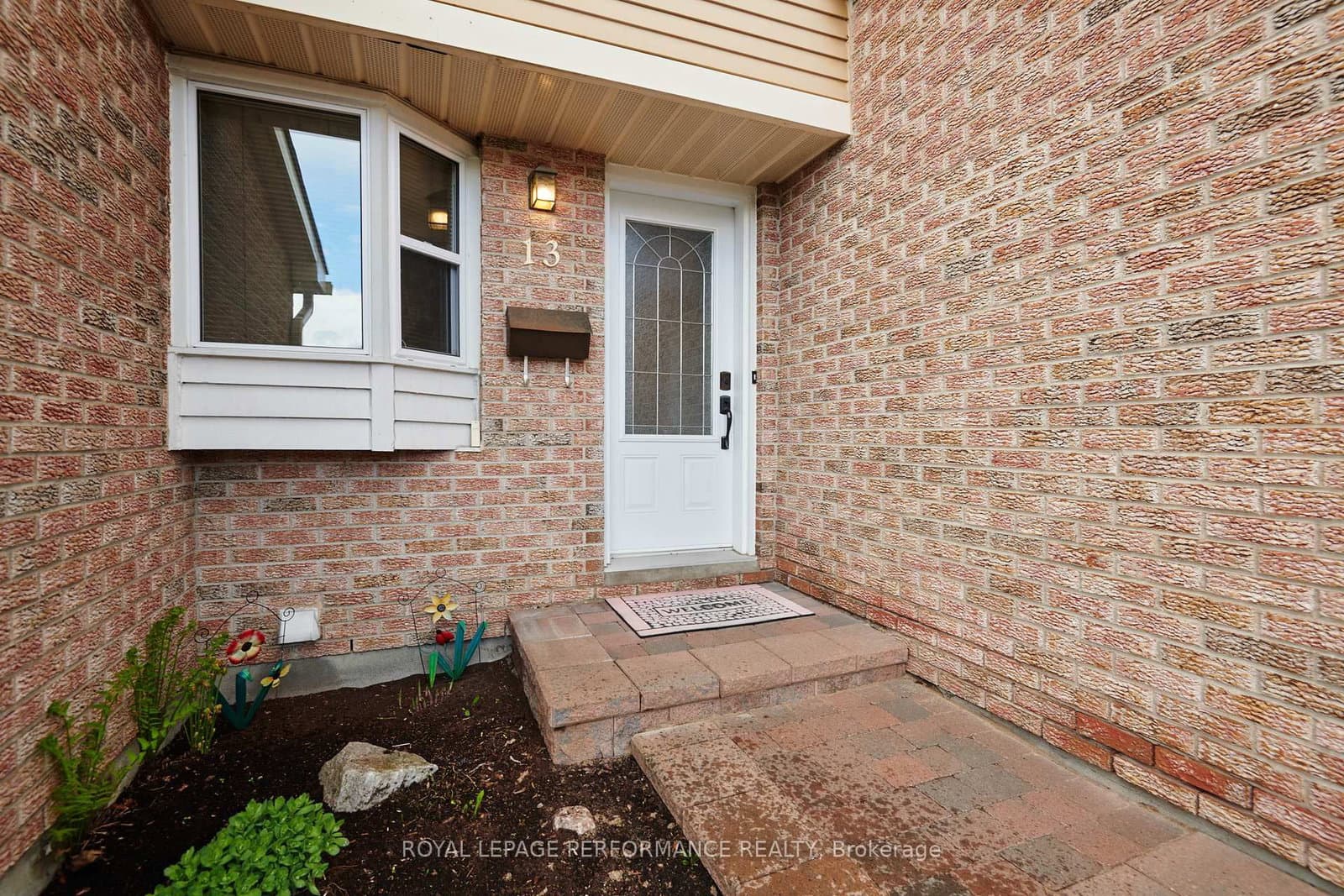 13 Shadetree Crescent, Ottawa, ON — photo 3
