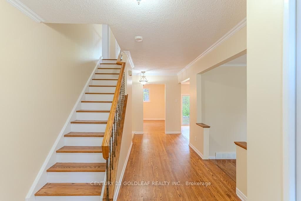 19 Southpark Drive, Ottawa, ON — photo 3