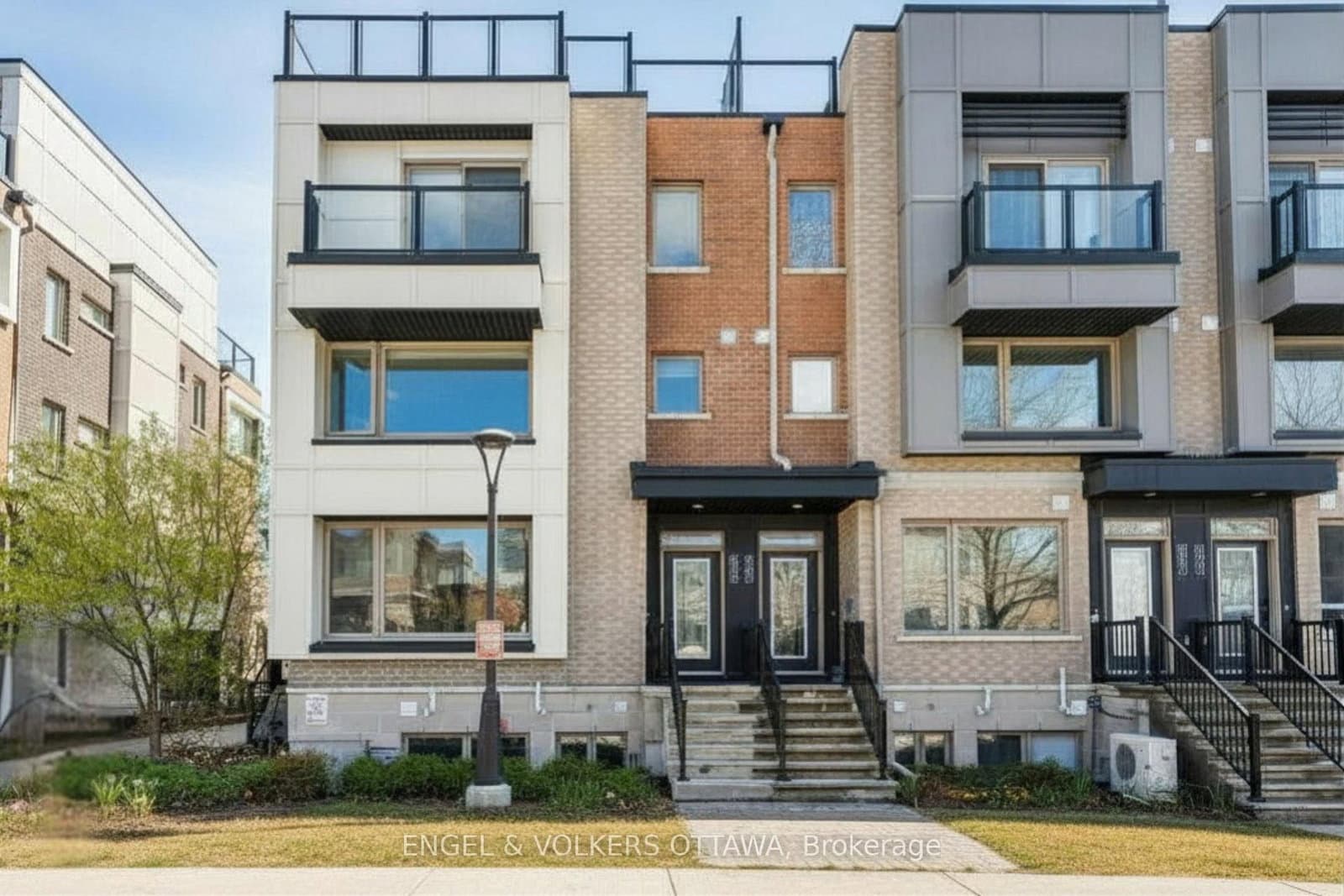 571 Ozawa Private, Ottawa, ON
