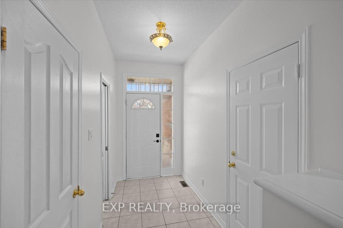 943 Markwick Crescent, Ottawa, ON — photo 3