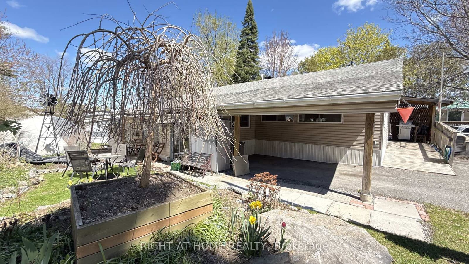 6 ROWAN Road, Ottawa, ON — photo 2