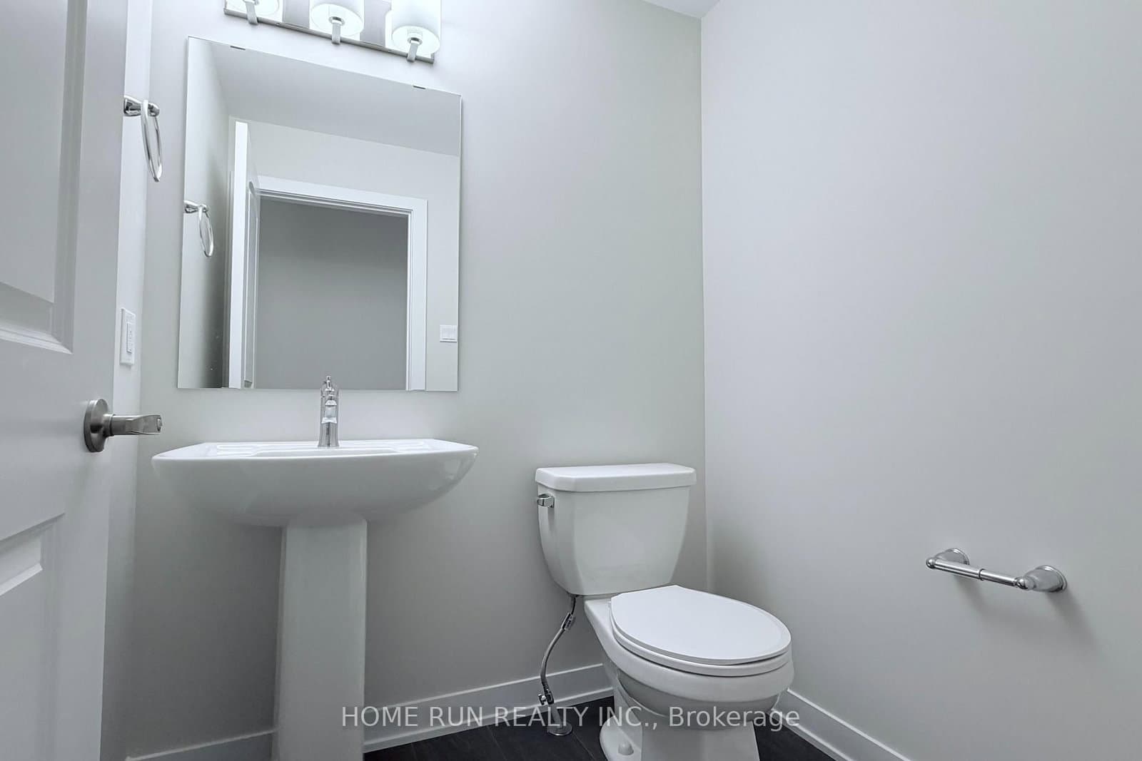 381 Les Emmerson Drive, Barrhaven, ON — photo 2