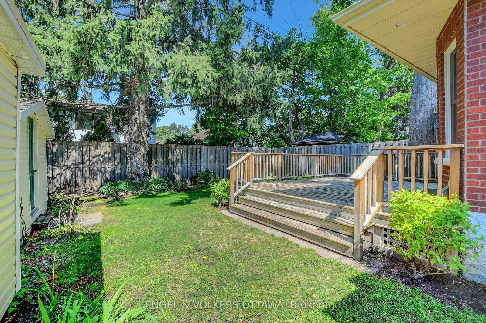 77 Helena Street, Ottawa, ON — photo 3
