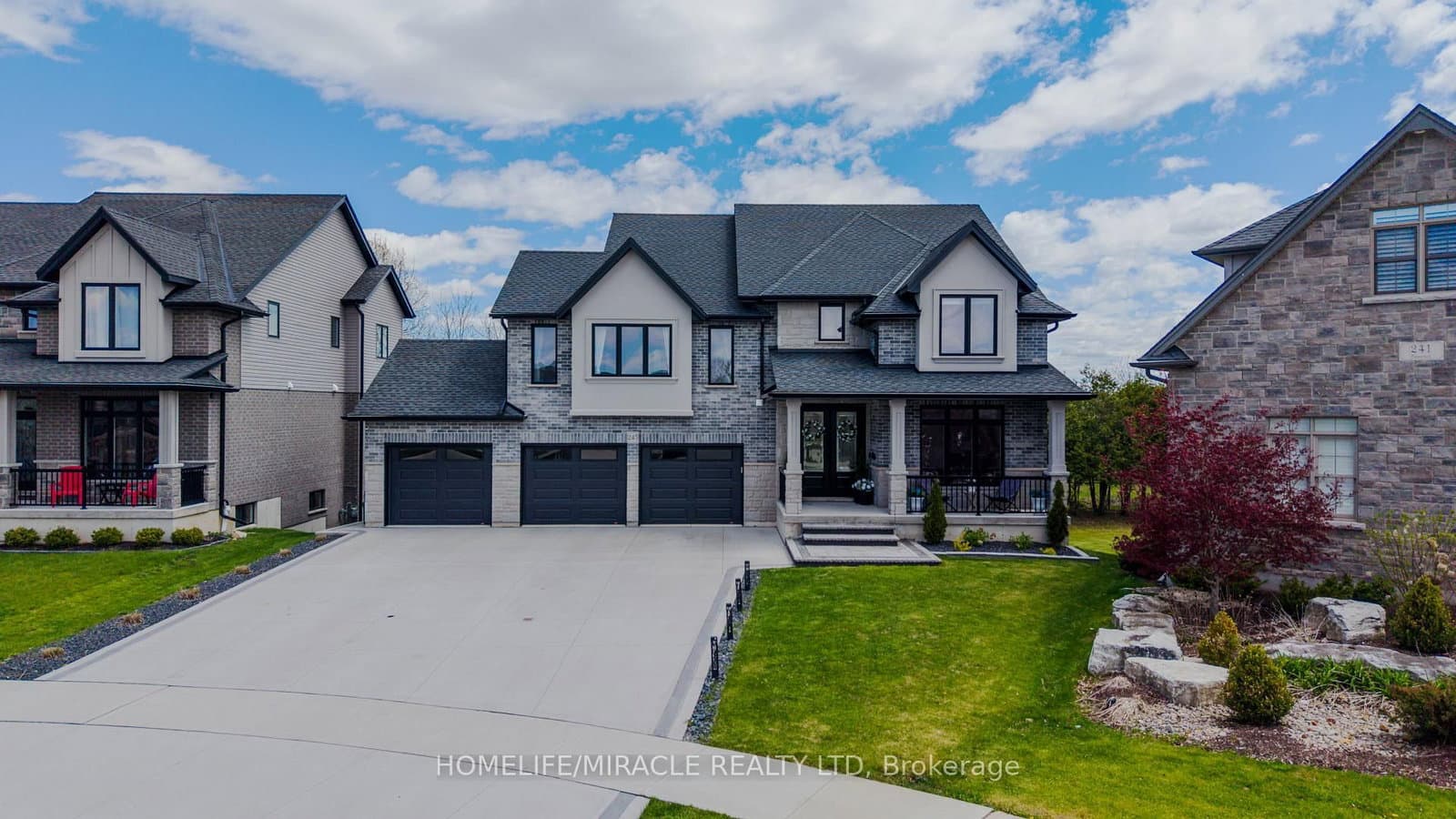 245 Tamarack Boulevard, Woodstock, ON — photo 2