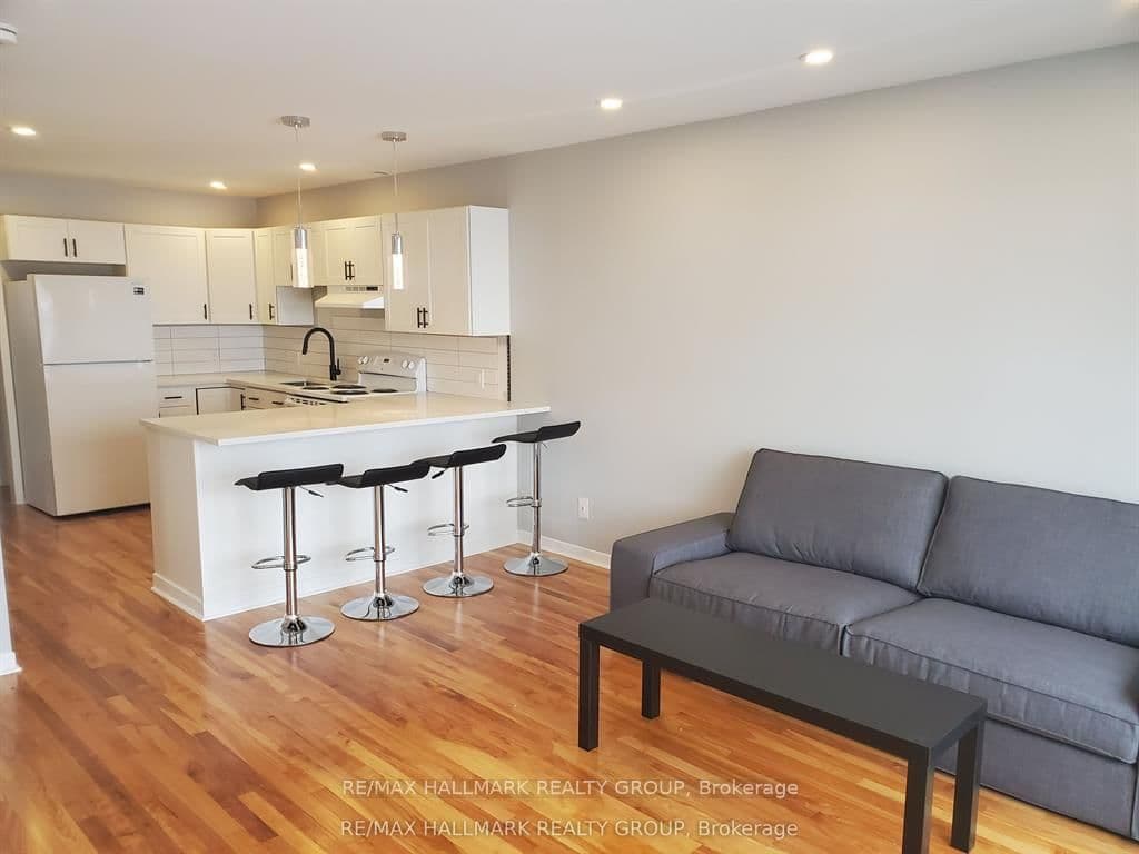 1329 Bloomsbury Crescent, Ottawa, ON — photo 2