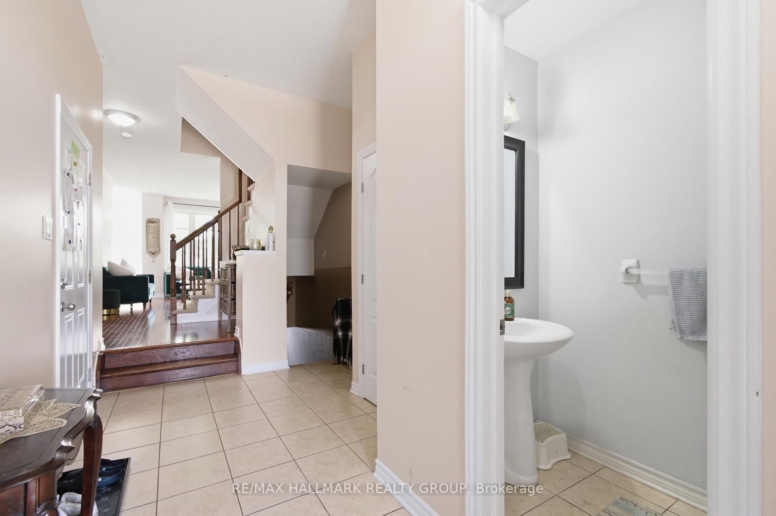 728 Cedar Creek Drive, Ottawa, ON — photo 3