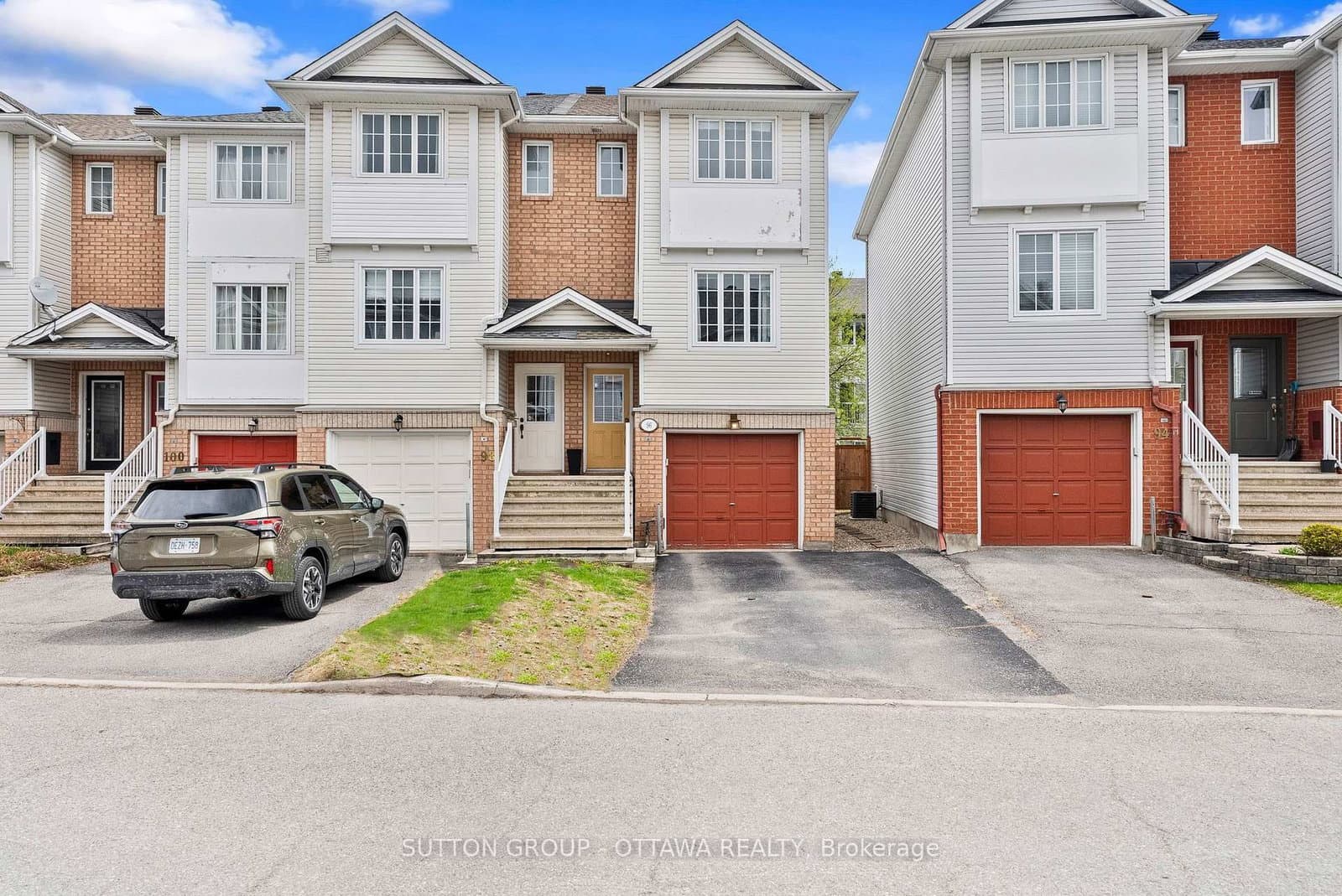 96 Manhattan Crescent, Ottawa, ON