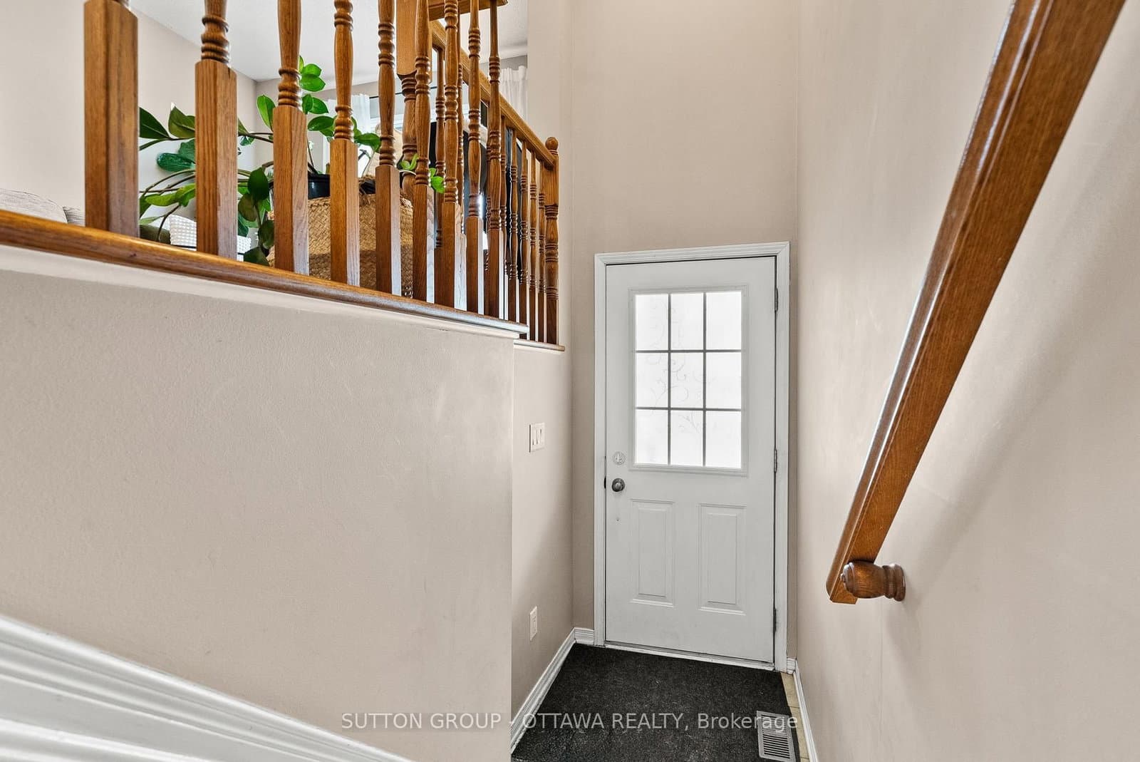 96 Manhattan Crescent, Ottawa, ON — photo 3