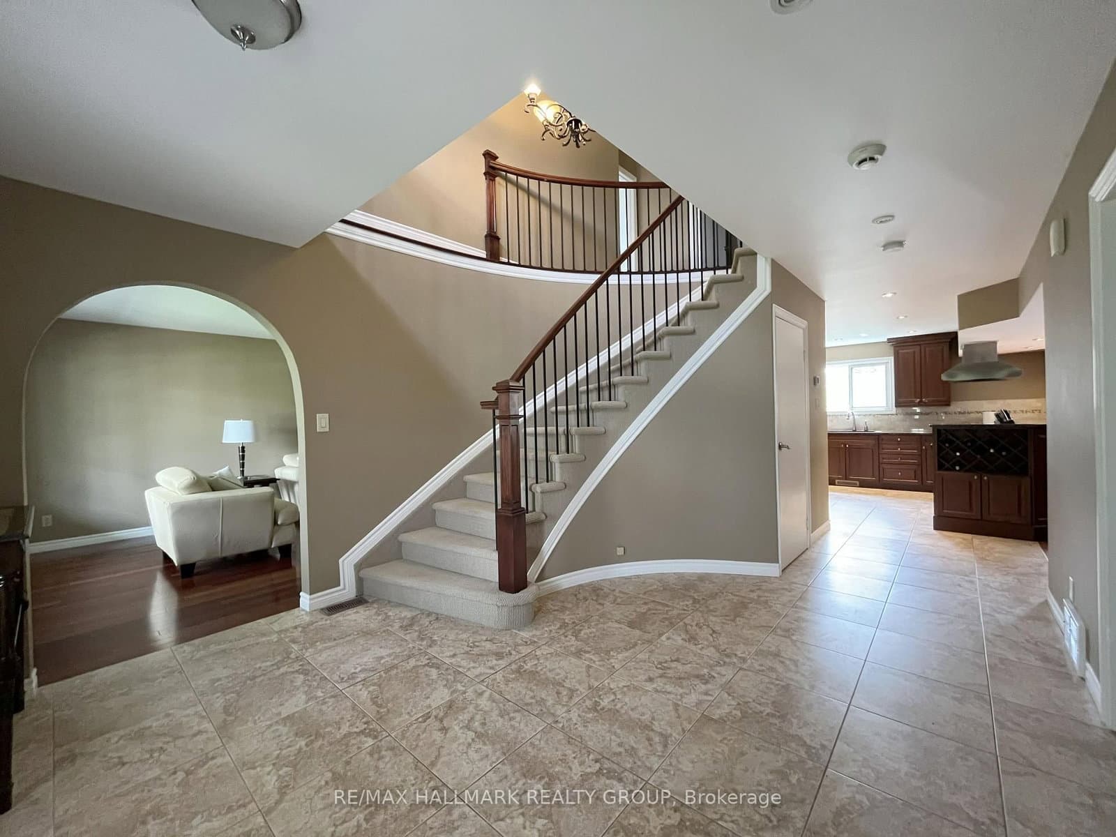 2 Inverness Avenue, Ottawa, ON — photo 2