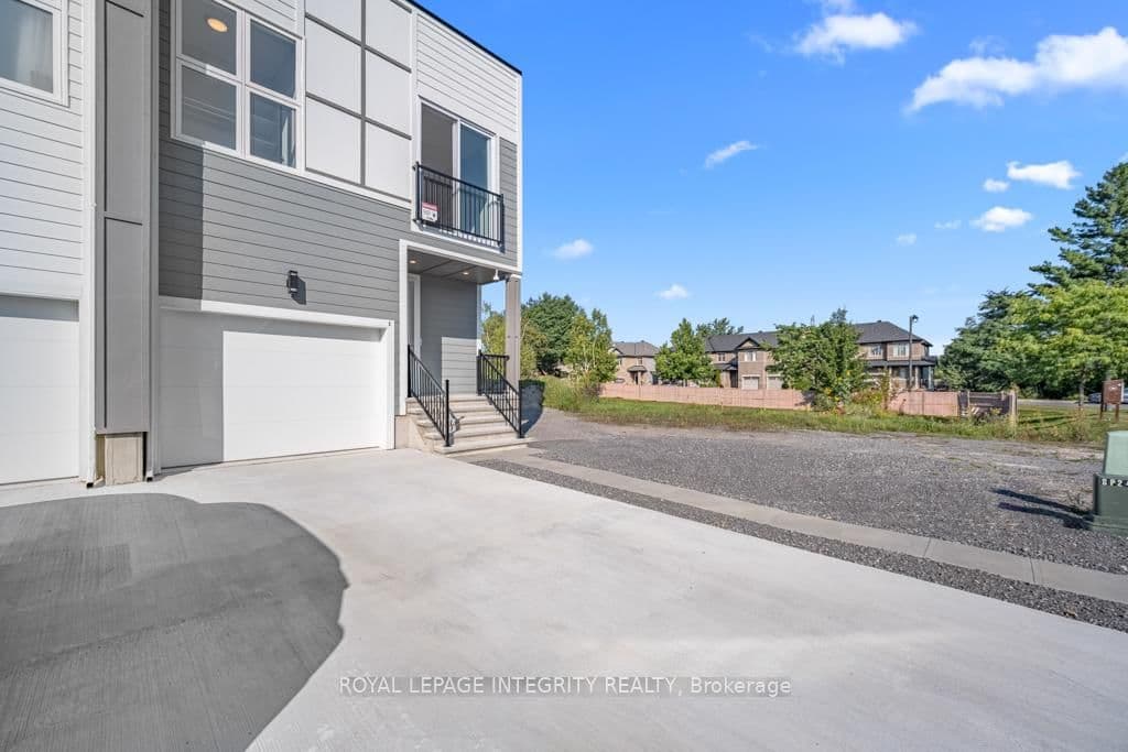875 A&B CONTOUR Street, Ottawa, ON