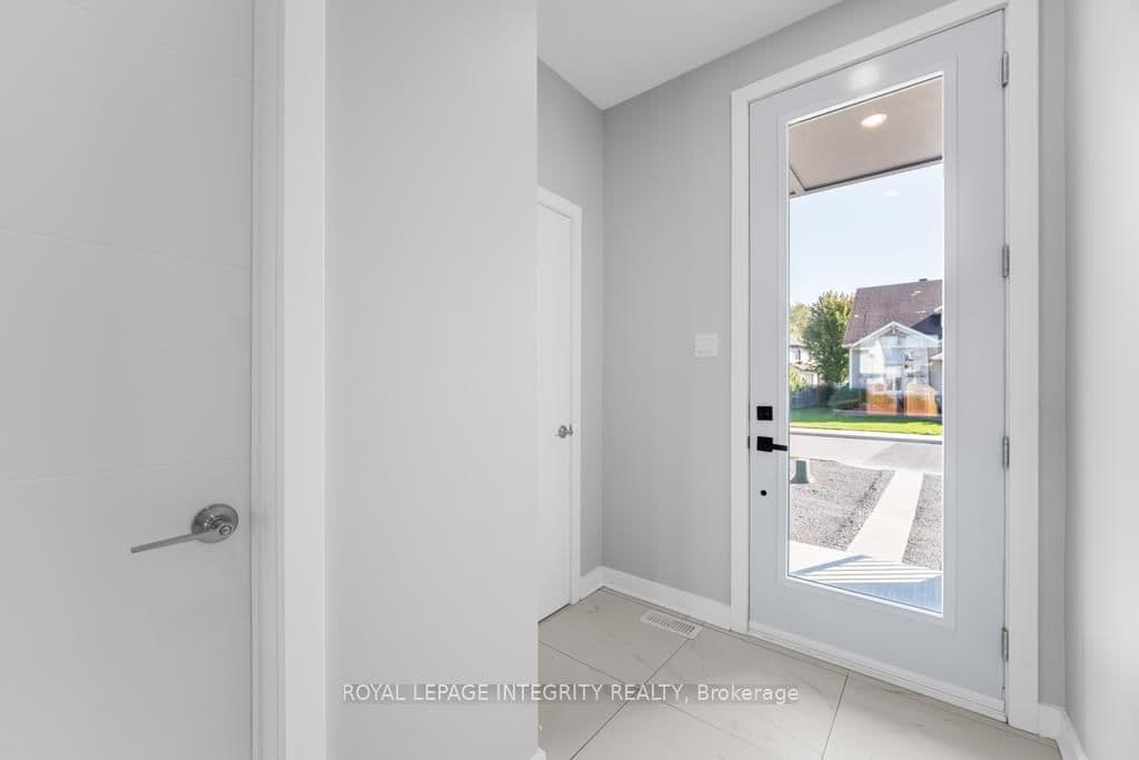 875 A&B CONTOUR Street, Ottawa, ON — photo 3