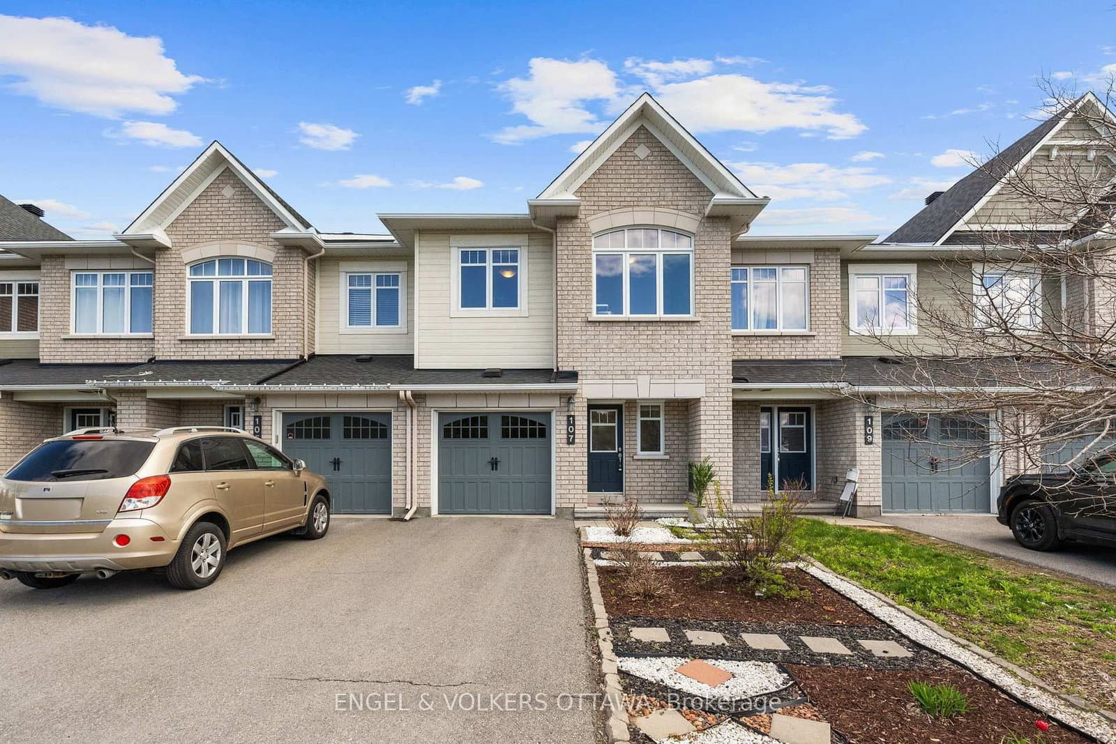 107 Mancini Way, Ottawa, ON