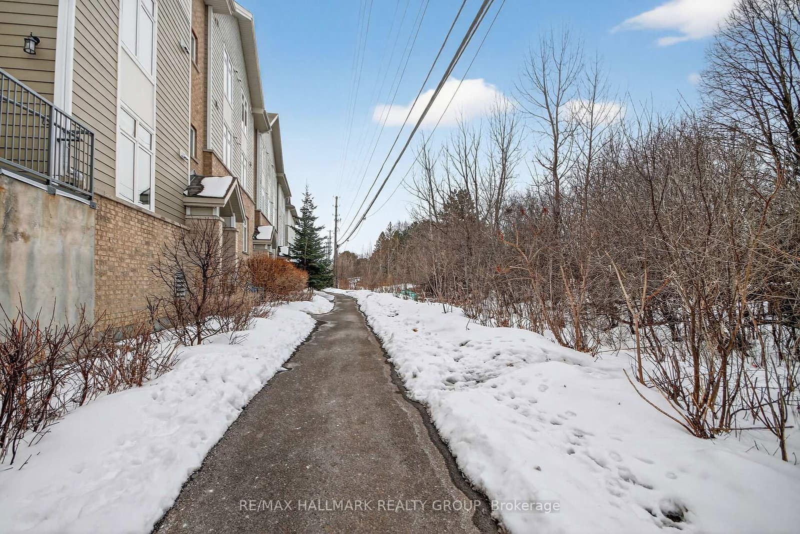 Unit F - 849 Blackcomb Private, Ottawa, ON — photo 2
