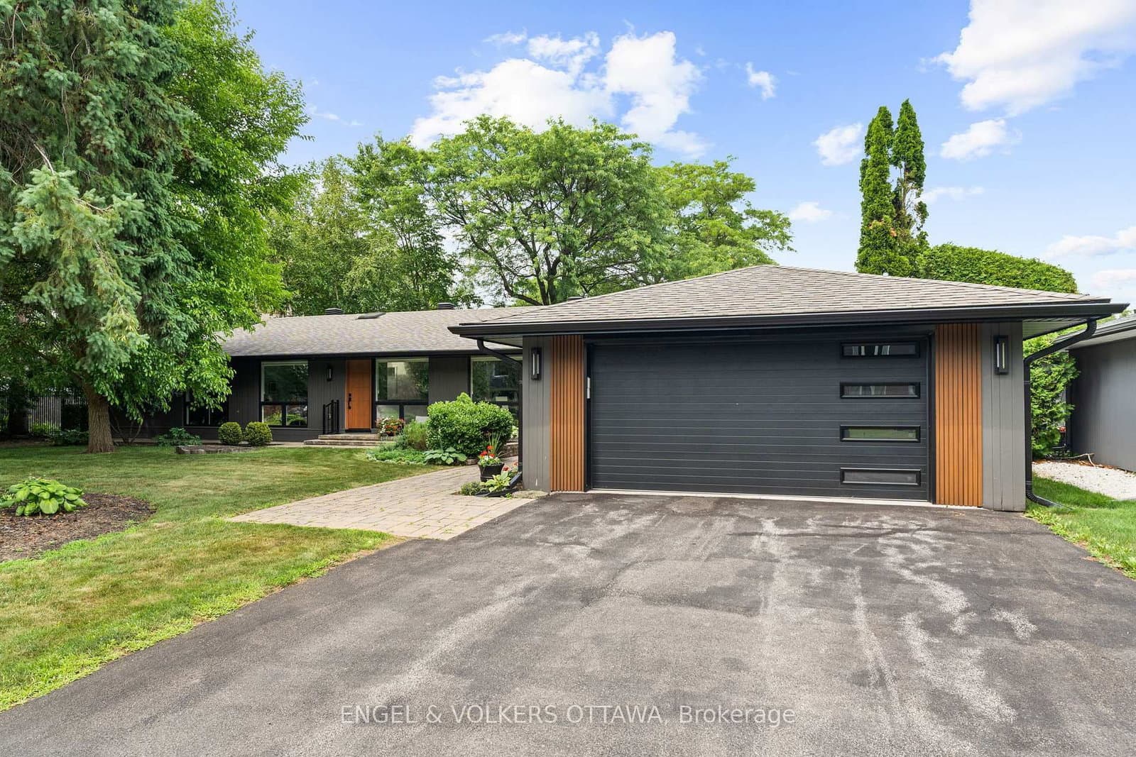 51 Lismer Crescent, Kanata, ON