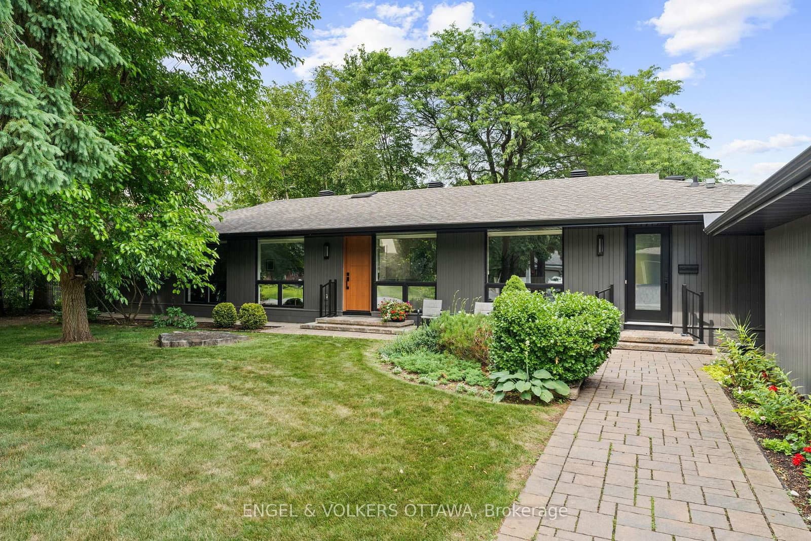 51 Lismer Crescent, Kanata, ON — photo 2