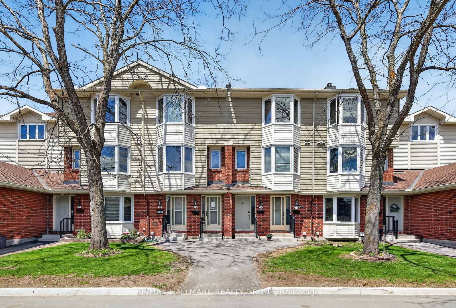 26 - 33 Haxby Private, Ottawa, ON