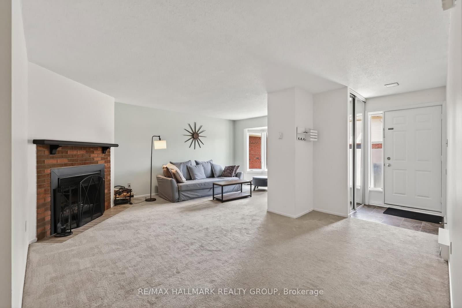 26 - 33 Haxby Private, Ottawa, ON — photo 3
