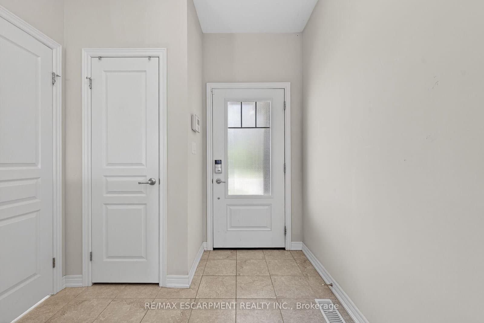 9 Winterberry Boulevard, Thorold, ON — photo 3