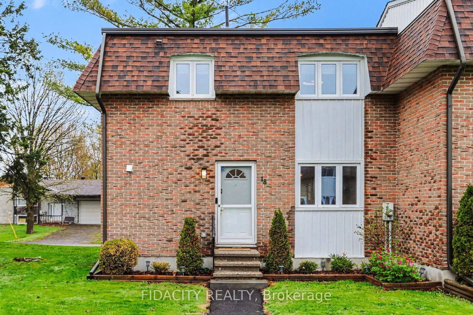 18 - 68 King Street, Richmond, ON