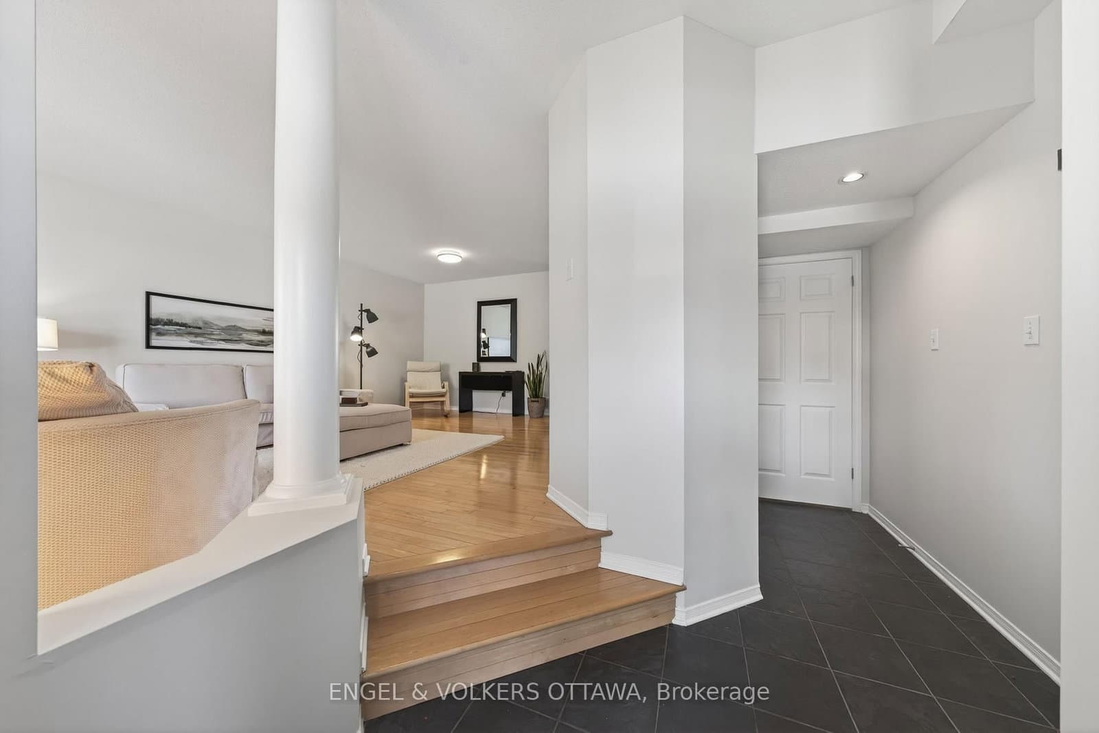 101 Scampton Drive, Ottawa, ON — photo 3