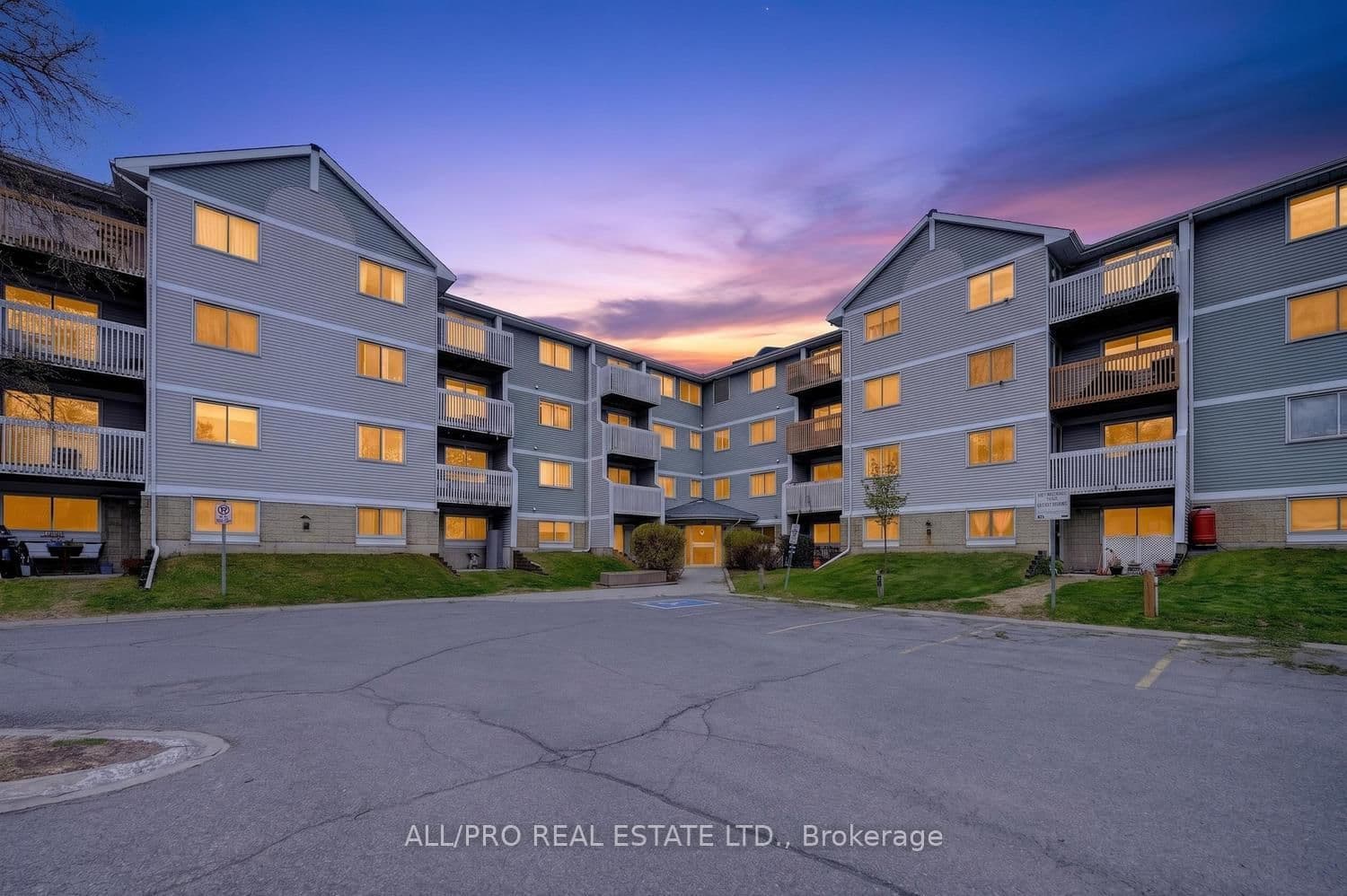 111 - 212 Viewmount Drive, Ottawa, ON