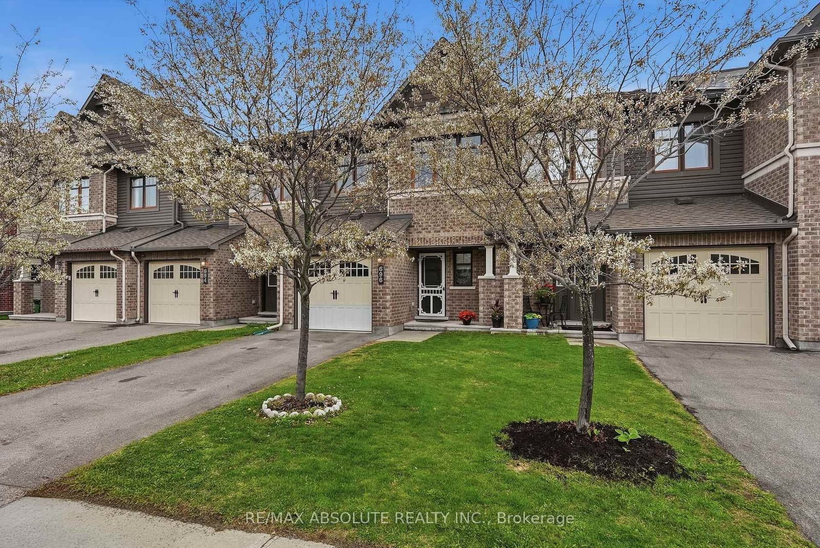 696 Trigoria Crescent, Richmond, ON — photo 3