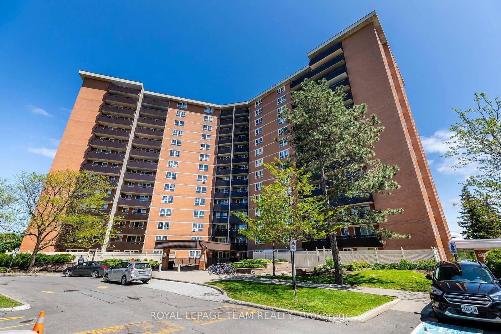 313 - 2020 Jasmine Crescent, Ottawa, ON