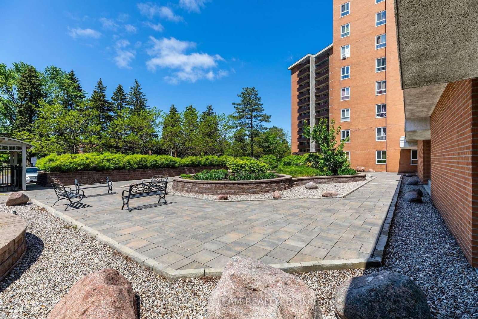 313 - 2020 Jasmine Crescent, Ottawa, ON — photo 2
