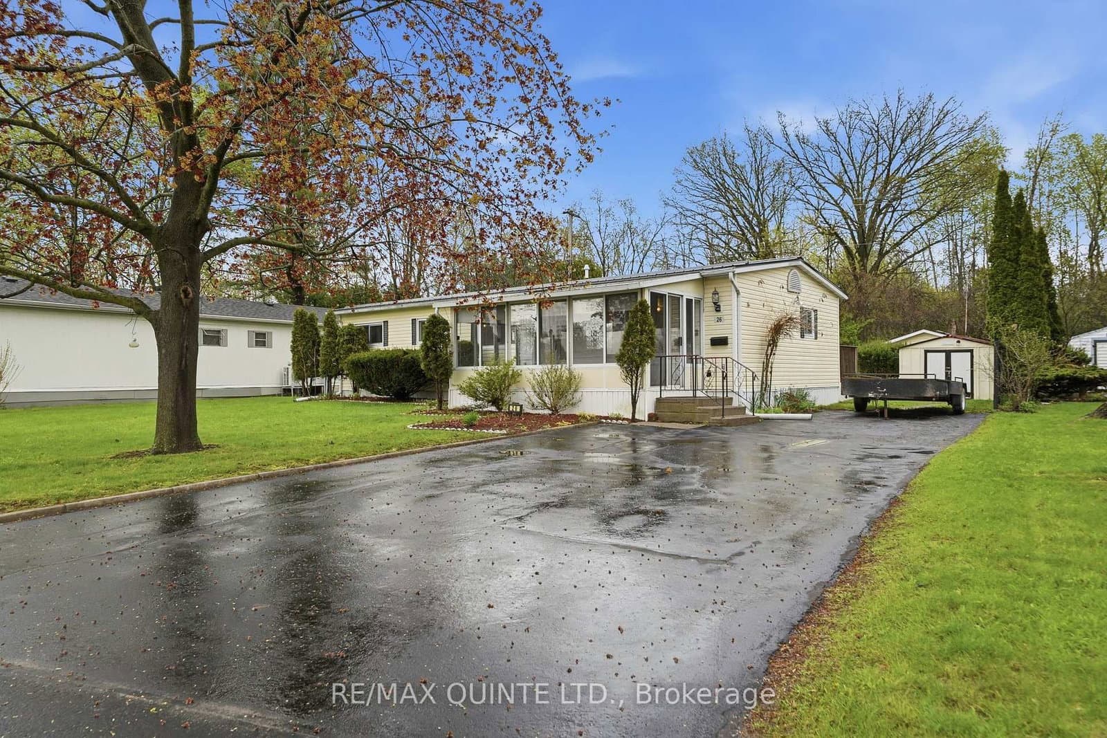 26 Linden Boulevard, Quinte West, ON — photo 2