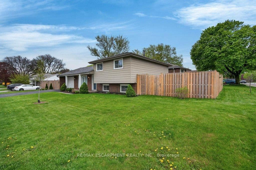 4 Camelot Drive, Hamilton, ON — photo 3